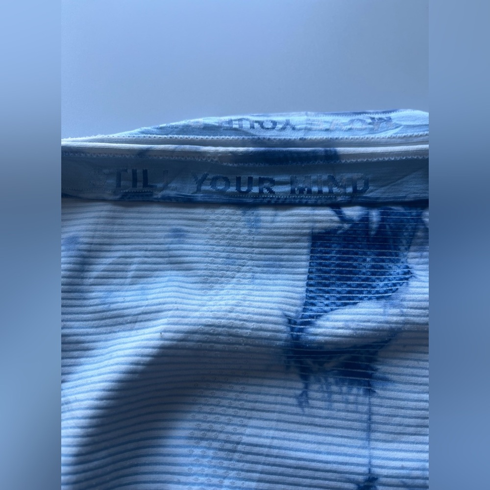 Lululemon Swiftly Tech Short Sleeve 2.0 - Shibori Stripe True Navy - Size 6 - Picture 8 of 8